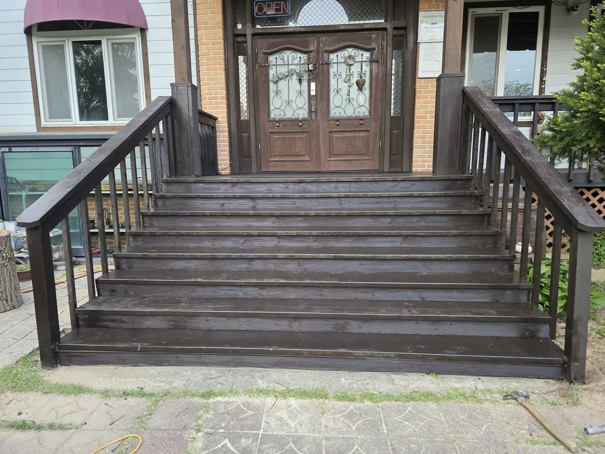 목재 계단 전면 교체 시공 시공 후